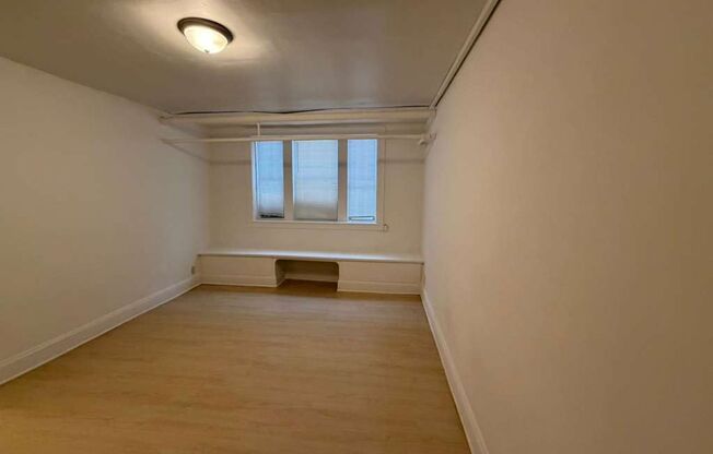 2 beds, 1 bath, 1,016 sqft, $1,095, Unit Unit 112