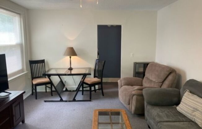 2 beds, 1 bath, 960 sqft, $1,050, Unit 409