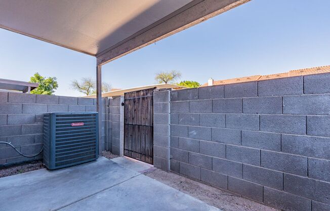 3 beds, 2.5 baths, $1,945, Unit UNIT 1096