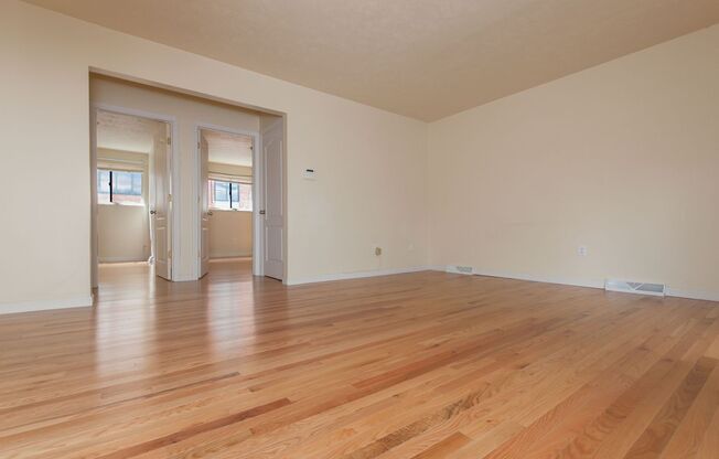 2 beds, 1 bath, 800 sqft, $1,475, Unit 5