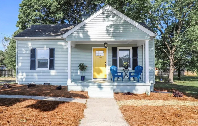 Charming cottage 3 bedroom 1.5 bath in Greensboro. Short walk to Revolution Cone Mill complex and close to Downtown.