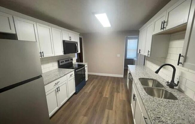 EM - 120 N 9th St
