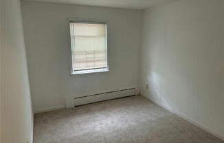 4 beds, 1 bath, $3,500, Unit 2ND