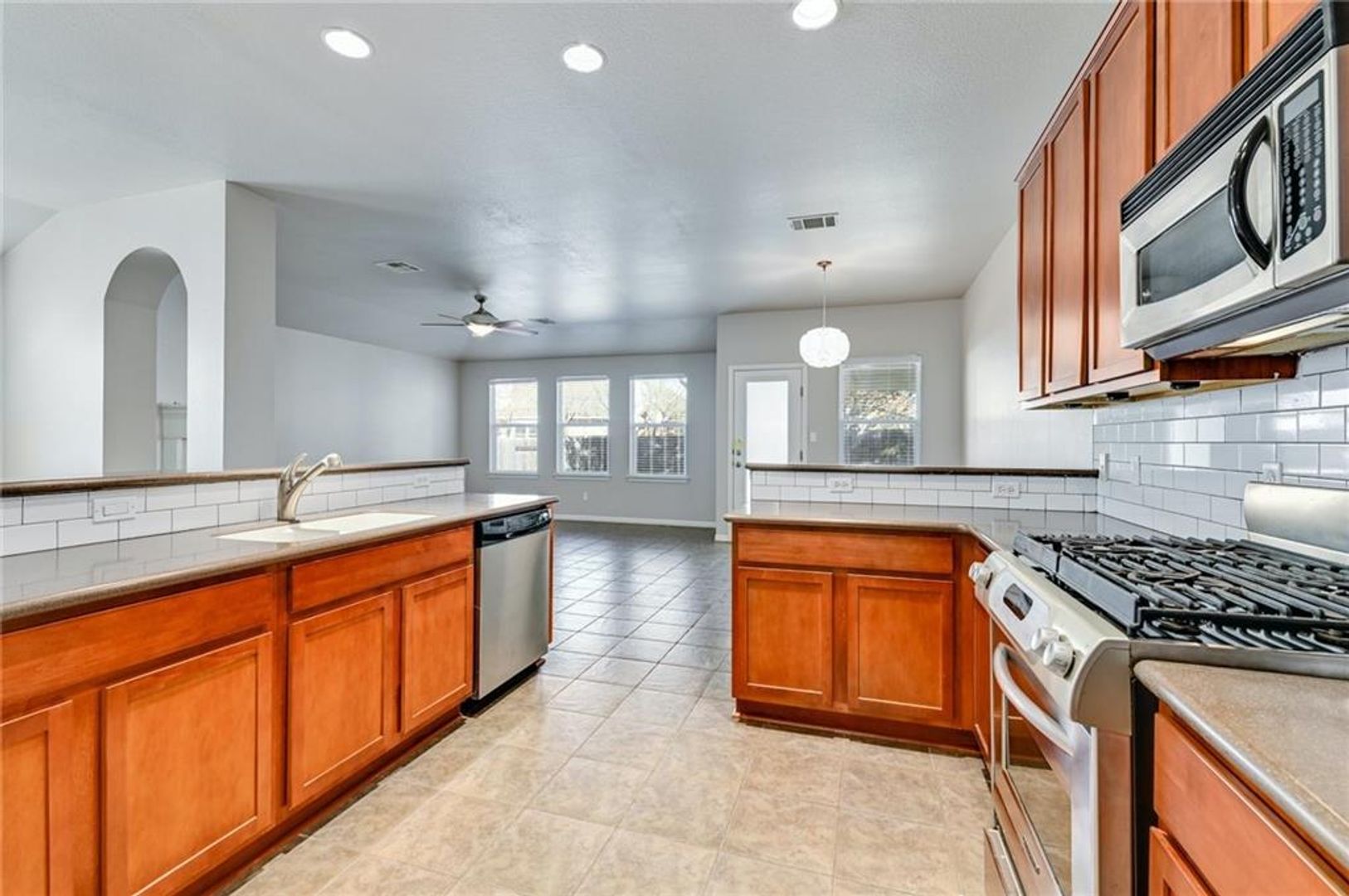 CHARMING ONE STORY HOME IN SONOMA NEIGHBORHOOD--ROUND ROCK