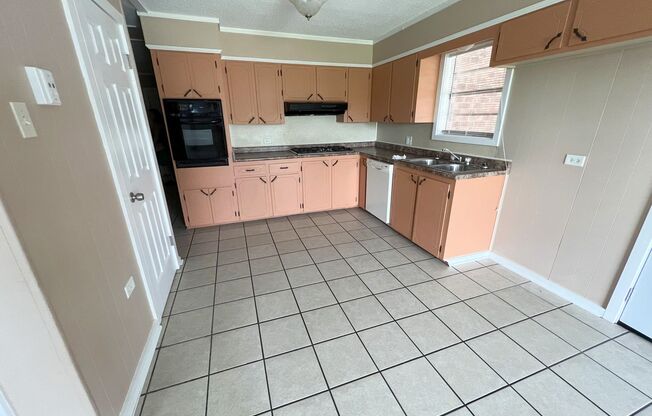 Spacious 4-Bedroom 2-Bathroom House