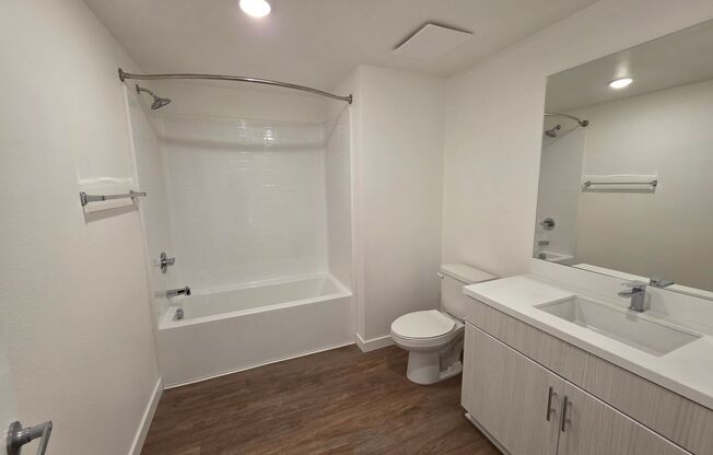 2 beds, 2 baths, 917 sqft, $2,895, Unit 2116-203