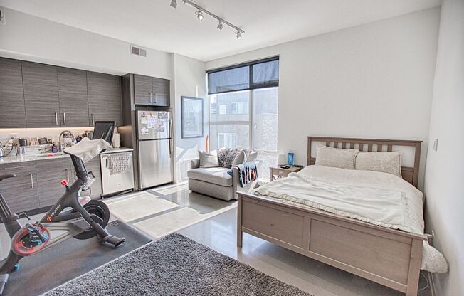 Studio, 1 bath, 600 sqft, $2,050, Unit 410