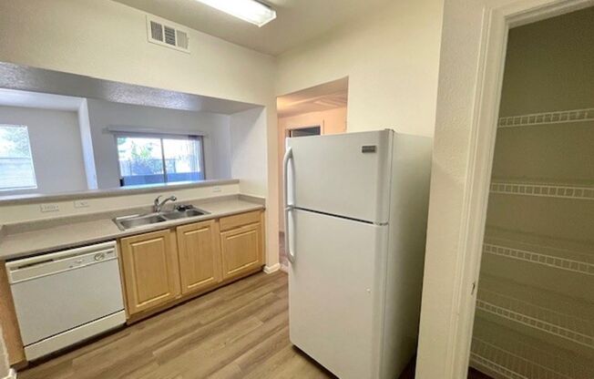 2 beds, 2 baths, $1,350, Unit # 1075