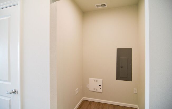 3 beds, 2 baths, 1,153 sqft, $1,349, Unit 1120-315