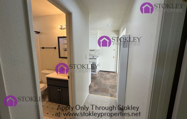 2 beds, 1 bath, $2,095, Unit Oakland Blv 1440 #09