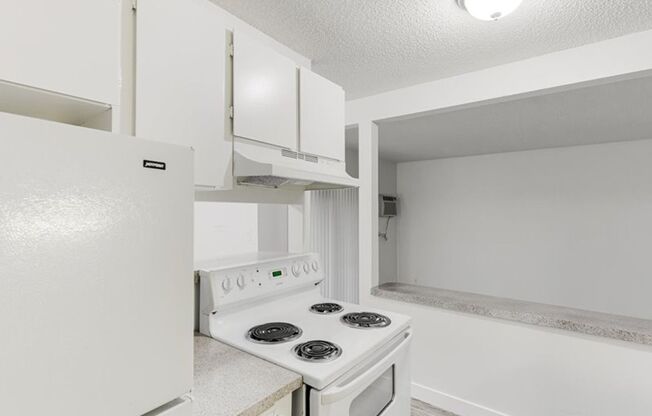 1 bed, 1 bath, 788 sqft, $1,300, Unit 902