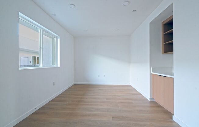 2 beds, 2 baths, $2,475, Unit 503