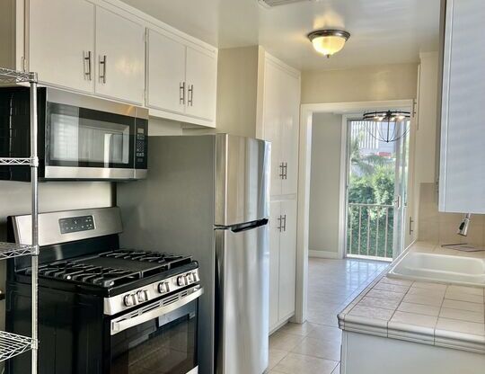 2 beds, 2 baths, 1,000 sqft, $3,395, Unit 107