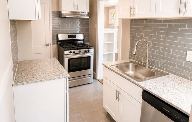 *** Mt. Lebanon Duplex for Rent with Front and Back Porch * Pet Friendly Apartment * Walk to the T * Renovated ***