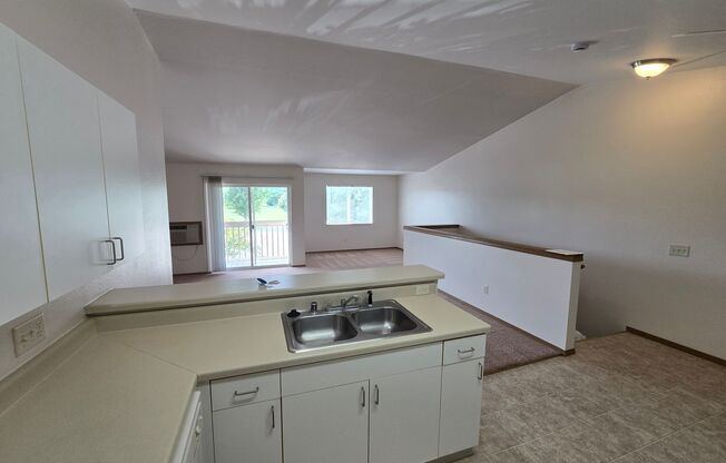 2 beds, 1 bath, 1,010 sqft, $1,269, Unit PL   7602