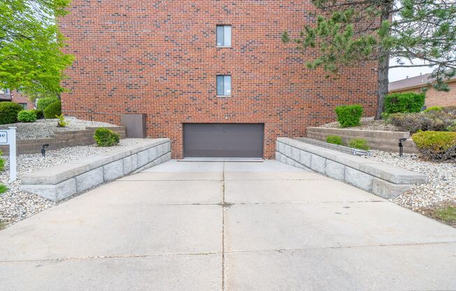 2 beds, 2 baths, 950 sqft, $1,199, Unit 227