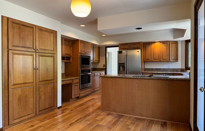 4 beds, 2.5 baths, $4,500