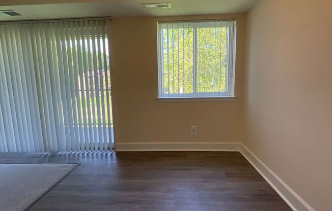 2 beds, 2 baths, 1,000 sqft, $1,900, Unit 14227 #302