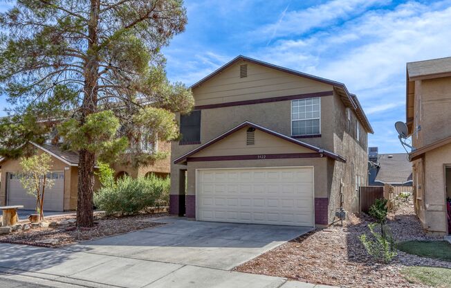 Beautiful 4 bedroom POOL home close to Nellis AFB!