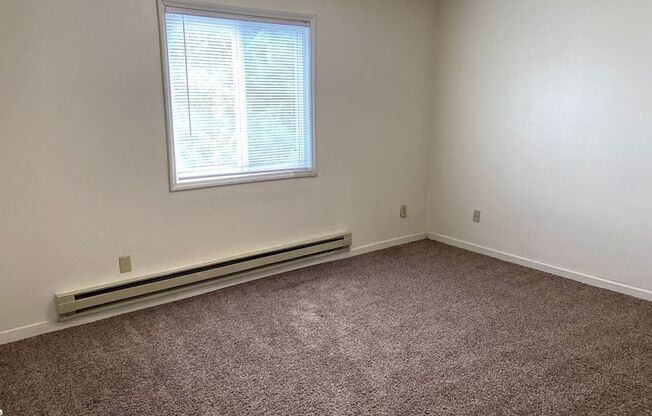 3 beds, 2 baths, 1,035 sqft, $945, Unit 1929-26
