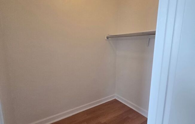 Studio, 1 bath, 280 sqft, $1,250, Unit 707