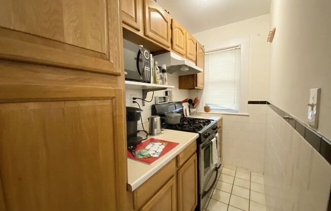 3 beds, 1 bath, $3,600, Unit 2