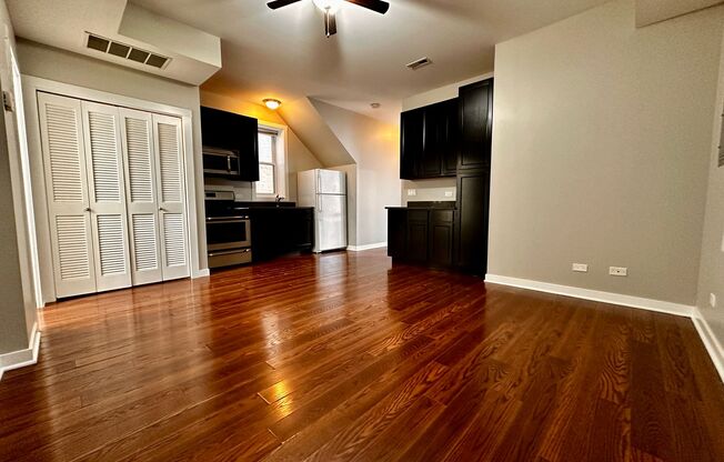 3222 S Aberdeen