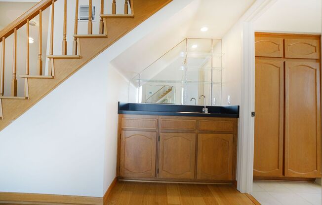 Sunlight Galore 2 Bed / 3Bath + Loft + Sundeck Condo in Westwood!