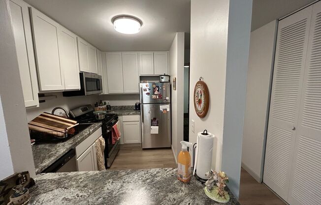 2 beds, 1 bath, $1,295, Unit 109