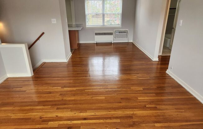 2 beds, 1 bath, 897 sqft, $2,385, Unit A-24