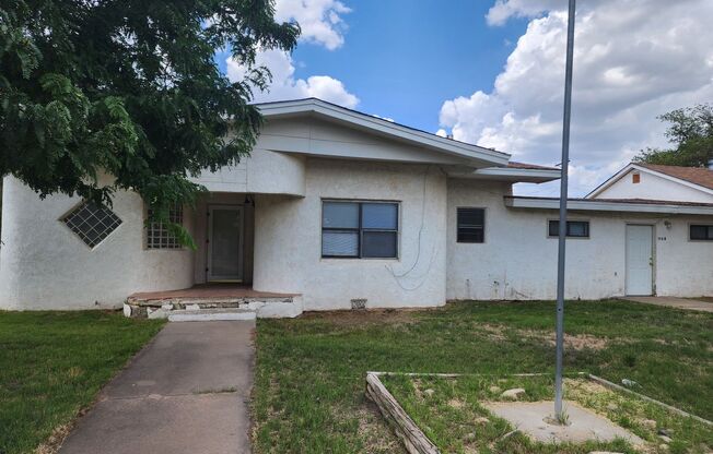 1108 W 14 LN