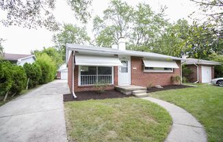 826 Mackow Dr