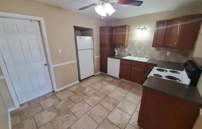 2 beds, 1 bath, $1,775