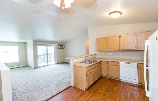 2 beds, 1 bath, $1,095