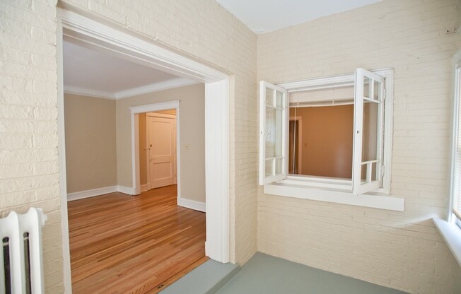 3 beds, 1 bath, $1,795, Unit 2534-B