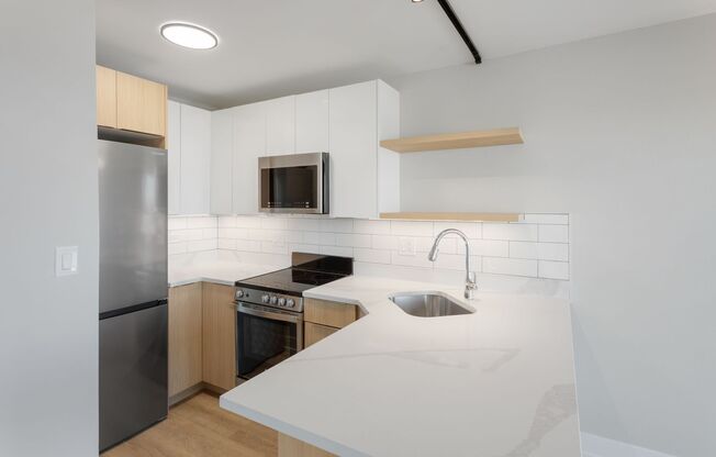 1 bed, 1.5 baths, 667 sqft, $2,400, Unit 20L