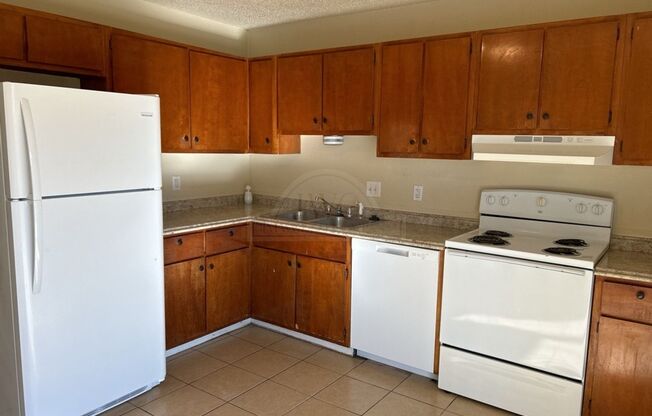 2 beds, 1 bath, $750, Unit 1906 Cedarhill Unit D