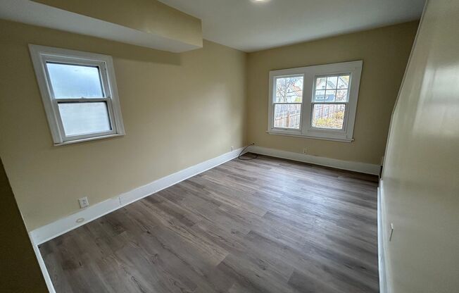 2 beds, 1 bath, $925, Unit 3- Lower Rear