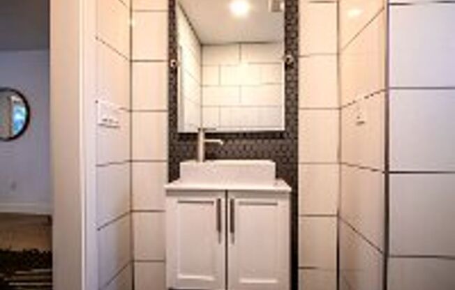 Studio, 1 bath, $1,145, Unit 233