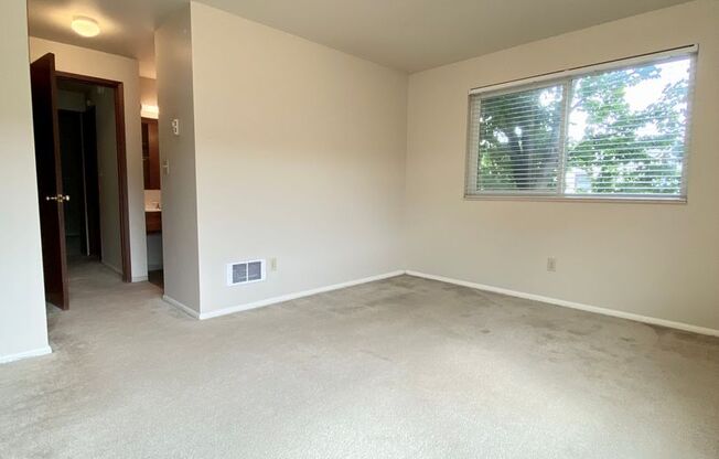 900 Nob Hill Ave North