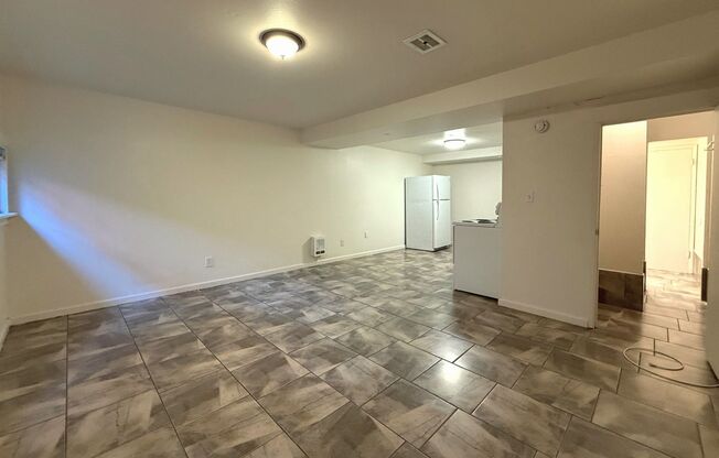 Studio, 1 bath, 400 sqft, $1,200, Unit A