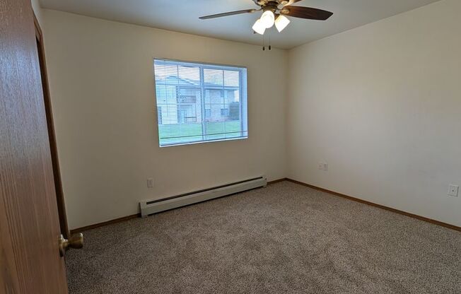 2 beds, 1 bath, 1,100 sqft, $1,359, Unit 1053 6309