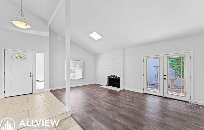 Charming 4 Bed, 2 Bath Single-Level Home Available NOW in Woodbridge!