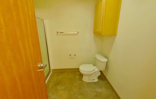 2 beds, 1 bath, $1,700, Unit 103