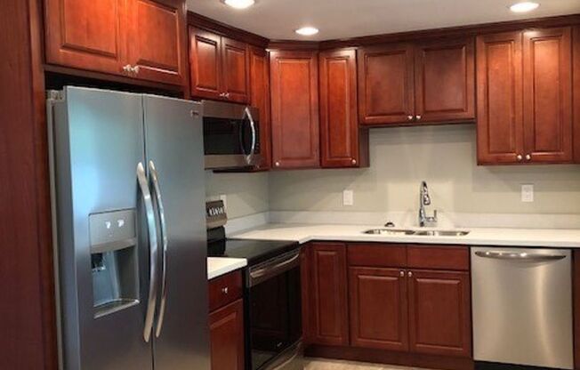 4 Bedroom 1.5 Bathroom House In Bellevue Lake Hills