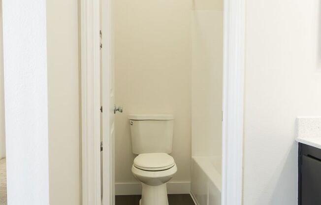 2 beds, 2 baths, 945 sqft, $2,650, Unit 69-202