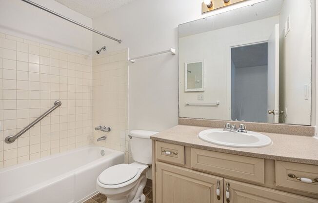 2 beds, 1.5 baths, 1,060 sqft, $1,255, Unit 7050 Unit #229