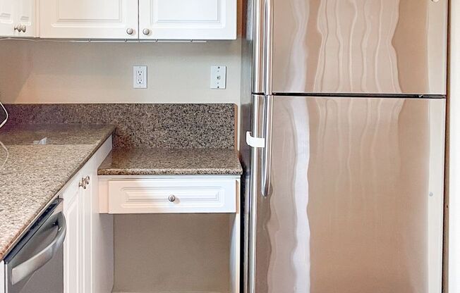 3 beds, 2 baths, $2,800, Unit Unit 320