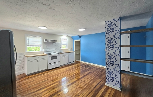 717 MAIN ST