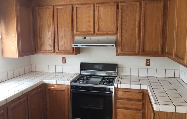 3 beds, 2 baths, $2,750